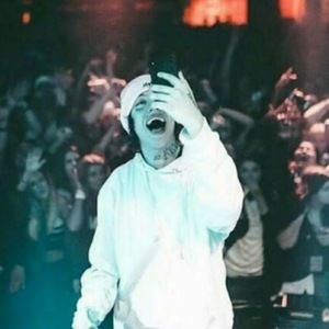 Meet your Posher, Vaxxti